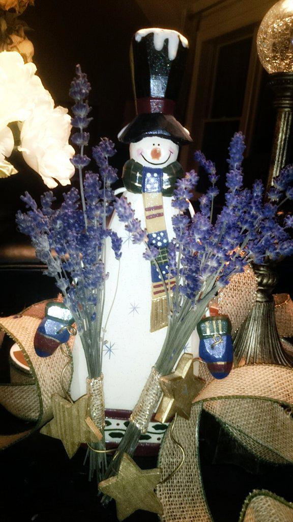 MissMuni's tweet photo. Lavender bundle a snowman; 
my finger tips layered with glue. http://t.co/ZSotw2QKfm
