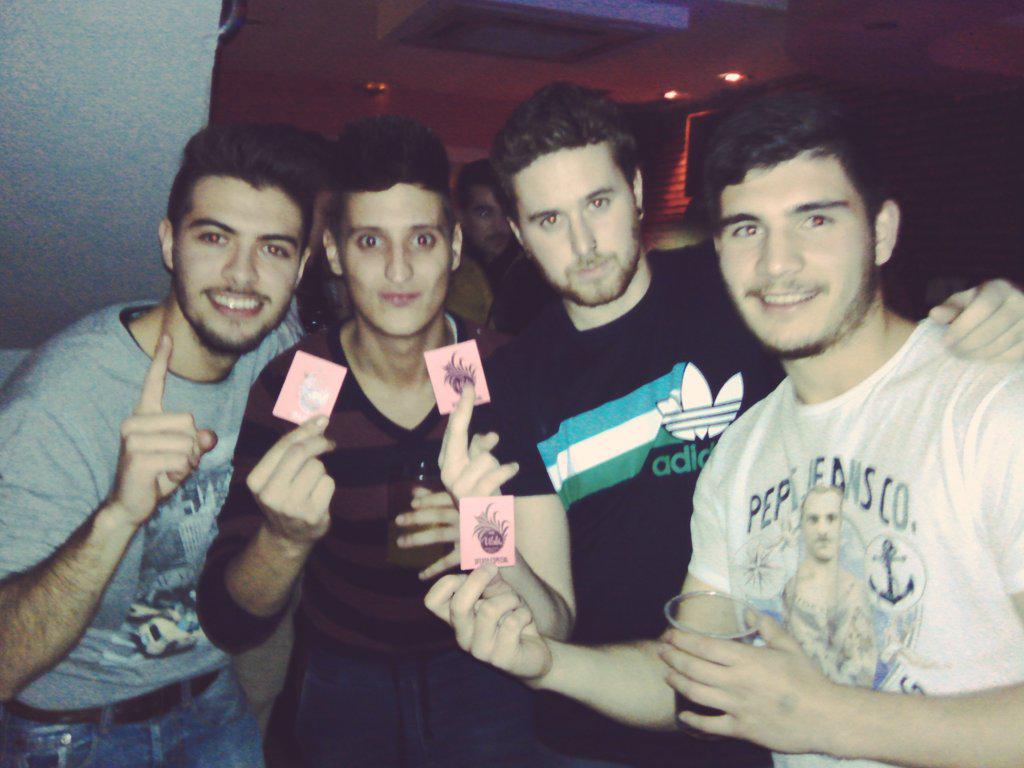 Magisterionight's tweet photo. Final de beerpong pactada en la primera noche cabaret en @UlalaZamora !! http://t.co/R5KCoewfzQ