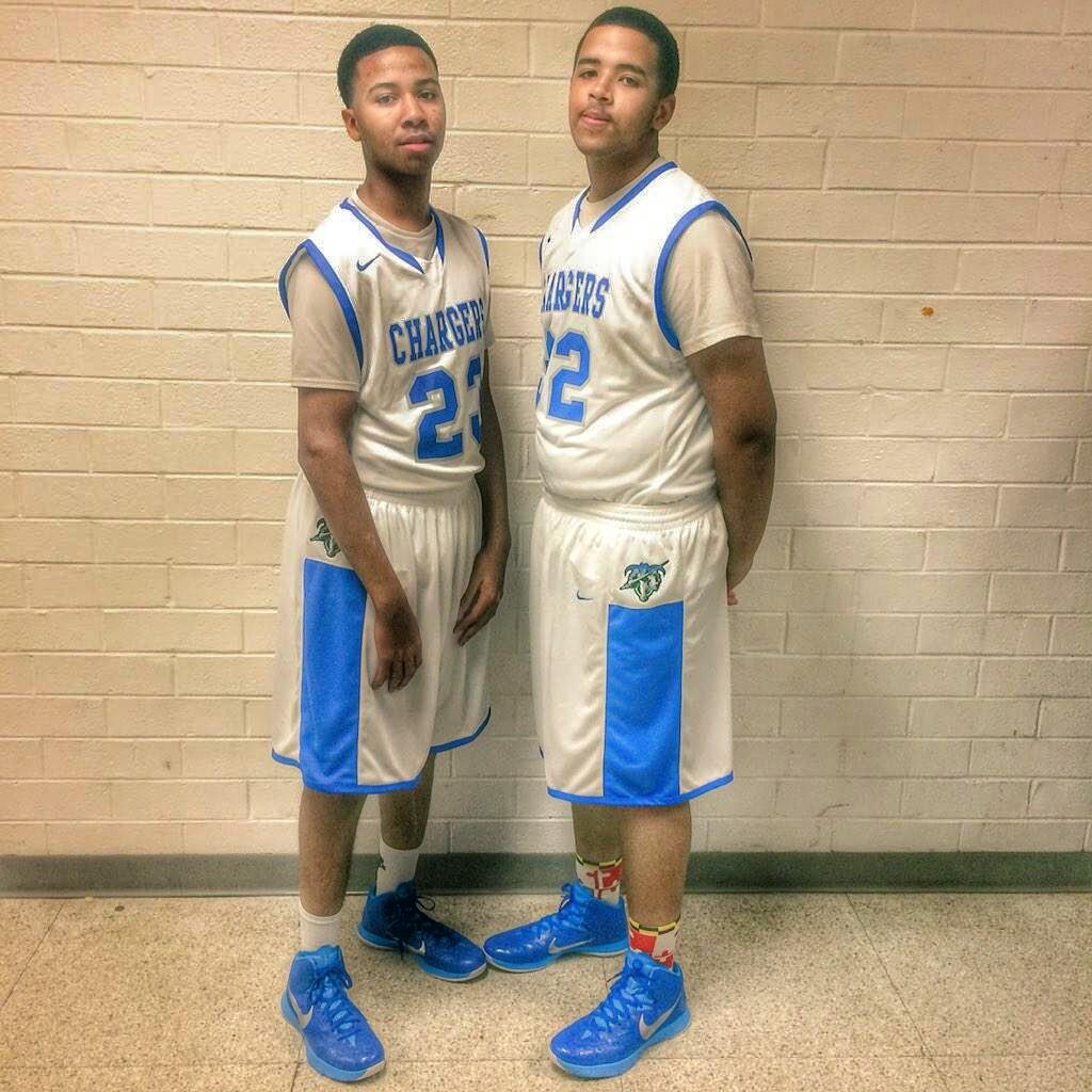 lackeybasketbal's tweet photo. 🔵⚪🔵⚪📷 @GLIZZYBOY_JAYY @Aye_B223 @Savage__Leakk @justd0oit @LatexOrPaycheck @treball_sam @1001Freaky @Thraxxd_Out http://t.co/nWJKc7YAoI