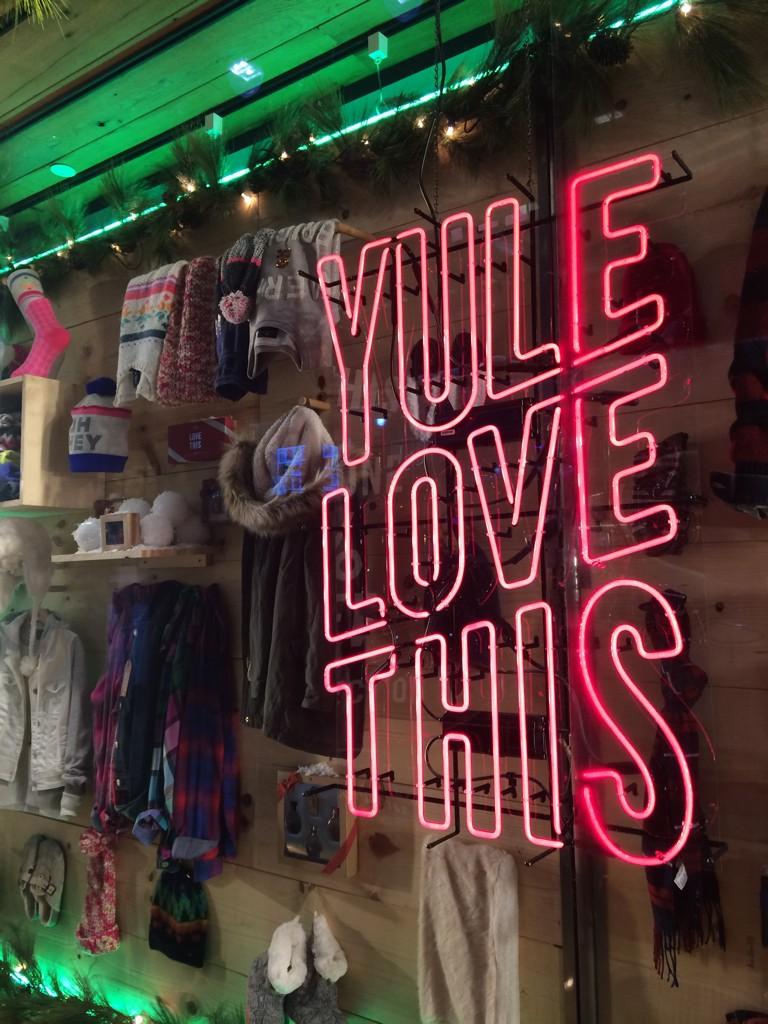 nmatthewwemple's tweet photo. #yulelovethis window at #AmericanEagle #XmasStore http://t.co/AcL0NJLnfy