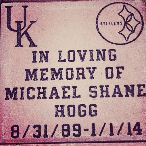 alyshia_c's tweet photo. Missing that smiling face will never get easier. #rip #missyou #loveyou http://t.co/hNWyFzWuJE