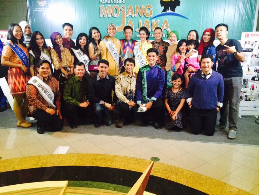 abangmpokbekasi's tweet photo. terima kasih #teamBekasi yang telah mendukung bang Momo dan mpok Wulan kemarin di GF @MokaJabar @mokajabar2014 http://t.co/5Kv5L0Unr7