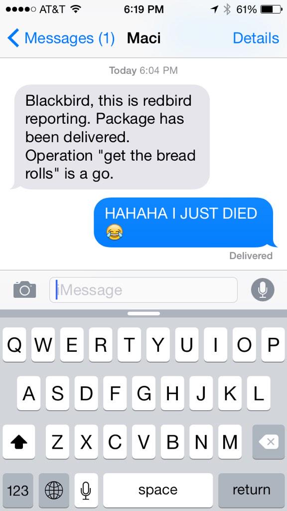 Em_Grace3's tweet photo. Dying 😂 #operationbreadrolls http://t.co/6W78p1B8Bo
