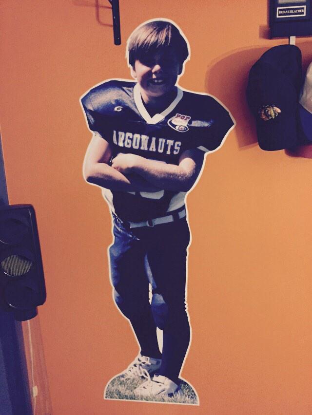 rachelnicole955's tweet photo. My house is literally just a huge shrine dedicated to my brother and all his achievements. #whoisrachel #whoisjenna http://t.co/bvnjzWn7z3