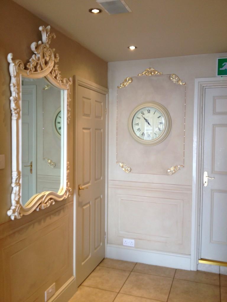 tanettanye's tweet photo. @ChicMouldings couldn't live without them :0). #designerwalls #glazework #goldleaf #wallart #decorativemouldings x http://t.co/5BK4lzCfb3