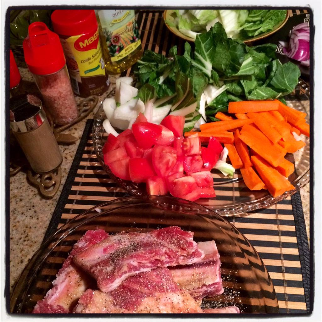 da_loca_pina's tweet image. Here's the start of my beef rib nilaga. #itsgettingcoldoutside #timeforsoup #yummylicious