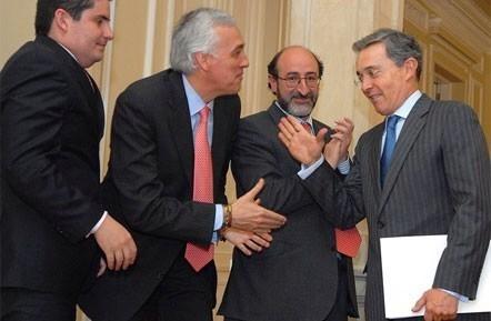 petrogustavo's tweet photo. Una alianza en la que la primera víctima fue el territorio y la segunda, el erario http://t.co/JVXPT7yzXb