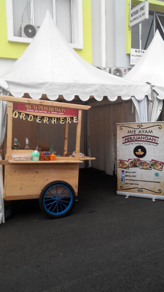 Mie ayam perjuangan <a href="/ilove_MAP/">#mapgantibaju</a> juga ada neh di RAYAWI 'ragam budaya betawi' BETOS | promoted by <a href="/MagentaEventsID/">Magenta Events</a>