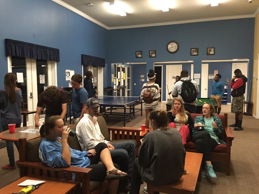 gsucourtyard's tweet photo. Plenty of activities and music for you once you've gotten your breakfast! #LifeAtCourtyard http://t.co/1Ru8FCHdaq