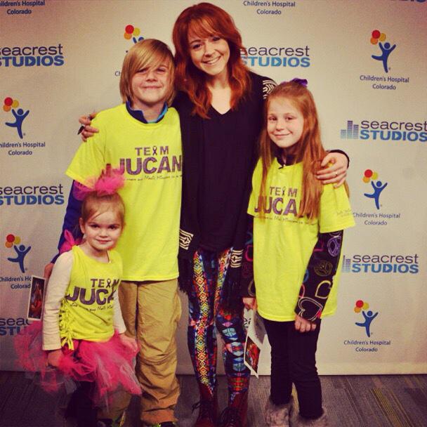 JuCanFoundation's tweet photo. The fiddle lifted our spirits @LindseyStirling GR8 2 meet U @ChildrensColo #SeacrestStudios @RyanFoundation #BBOY45 http://t.co/CWkpuHg3kT