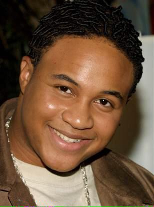 I wanna wish a happy 27th birthday 2 Orlando Brown I hope he has a great day with his family & friends 