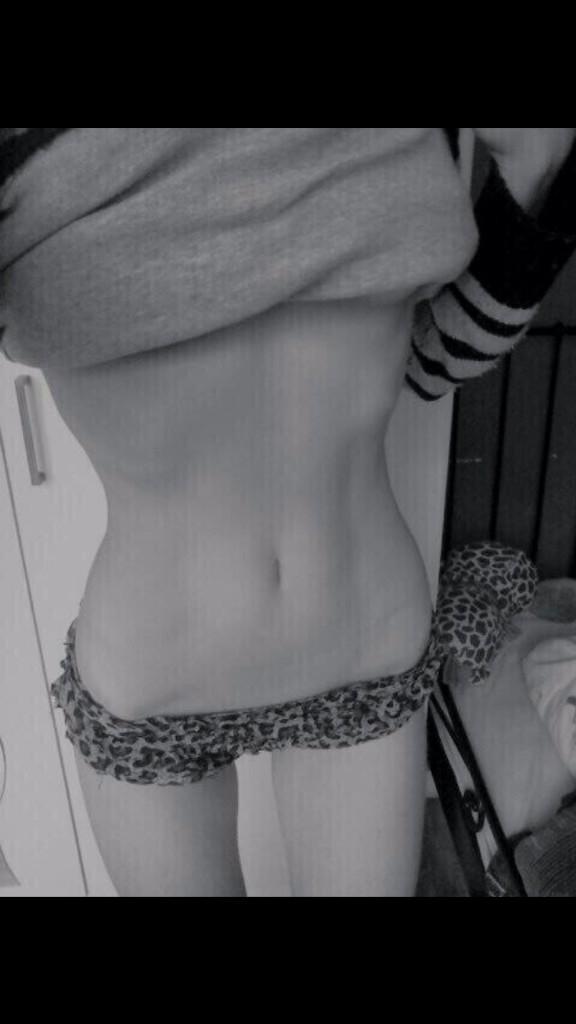 Kiss_0f_Death_'s tweet photo. #thinspo http://t.co/0jxRm8cFMf