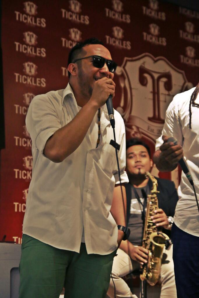 Soa-soa feat Signature Project in action Terimakasih Jogja #Untukpapua 
Cc : <a href="/soaso_a/">soasoa</a>  <a href="/TicklesCafe/">IG : Tickles_Cafe</a> <a href="/itssignature/">SignatureProject</a>