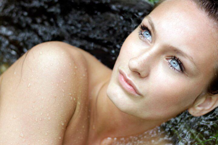jojohnsonphoto's tweet photo. This beaut is officially off the market! My first model is engaged! Congrats @Mic__lovin! Joel is a lucky man. http://t.co/pg4sPpOapU