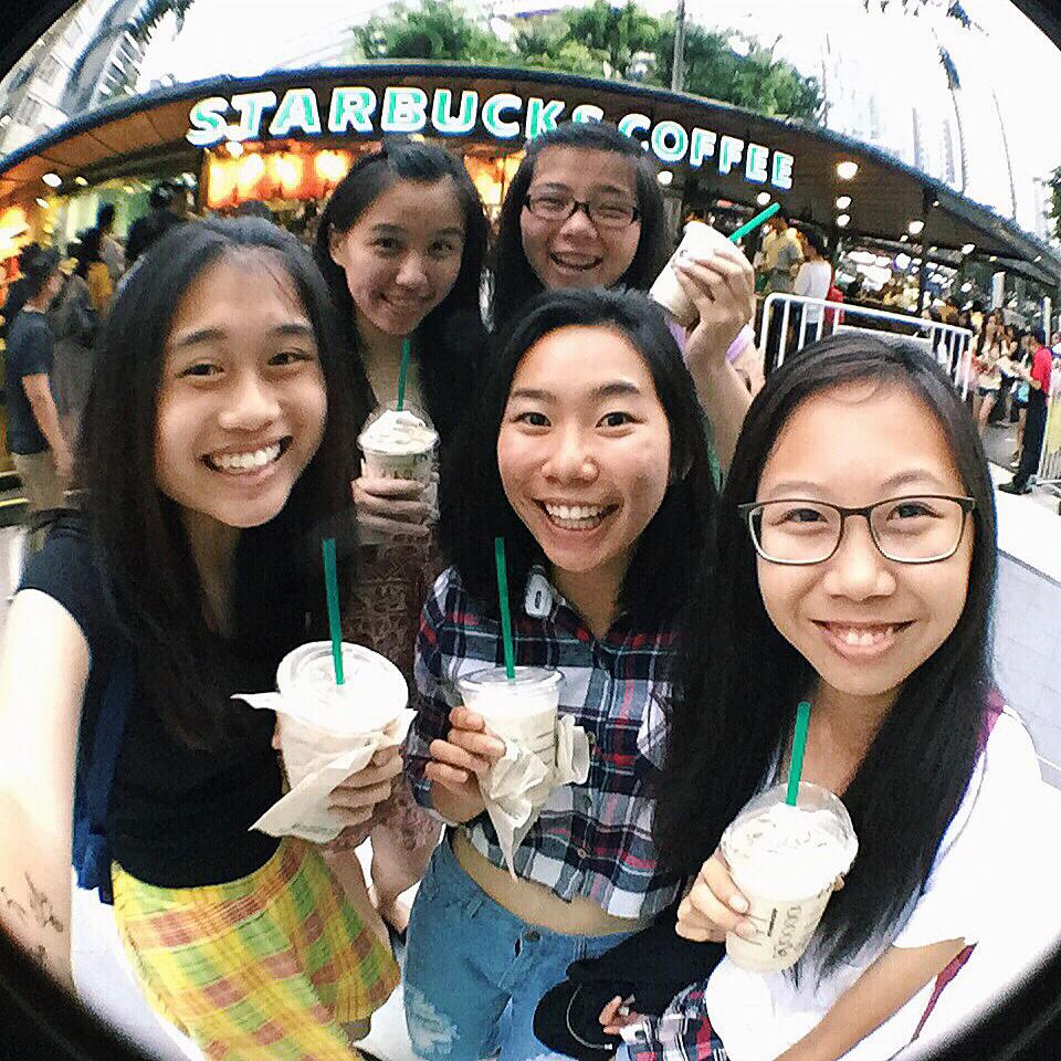 silliestsally's tweet photo. I LOVE FREE (semi-free actually) DRINKS!!!!🍵 http://t.co/ftWgQ0kdjA