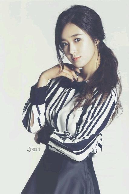 Happy birthday black pearl aka Kwon Yuri from    ! wish you all the best~ cepet kambek ga sabar/? 