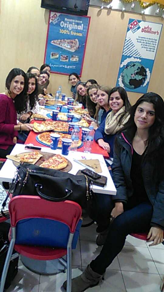 n_saeztorres's tweet photo. Buena comida la de ayer!!! @Critikian @isadoreste @CriisElias @laurapinton @PestanoSofia http://t.co/XxuwD3vgoD