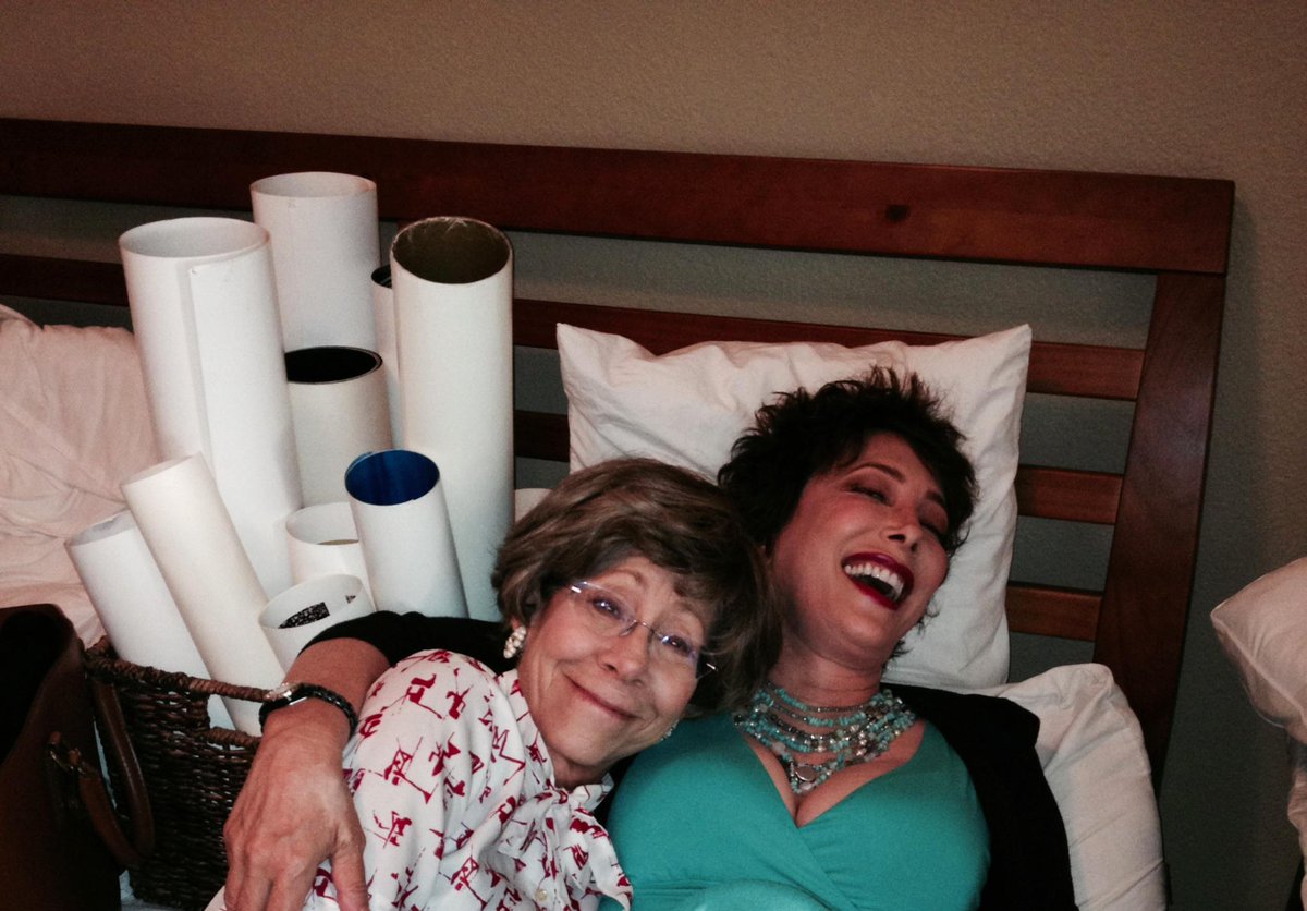 “@Mibelladi: Sometimes with the stress of the holidays you have to laugh with #MindySterling! ”Totally agree Di 💜😊xx