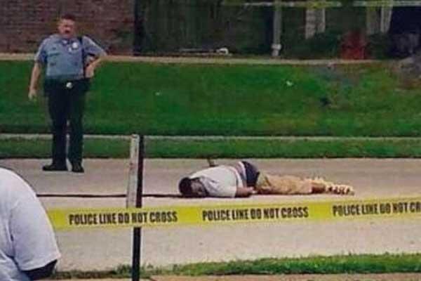 SheGotCake___'s tweet image. R.I.P Mike Brown
RETWEET for RESPECT 
View Story 👇👇 #2 Is sad 😔😢 
wav14.socialpostss.tv/#!mikebrown/cs…