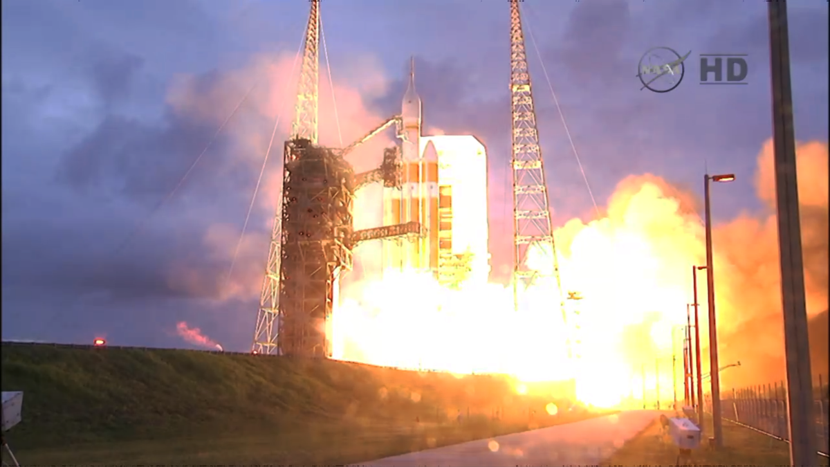 esa's tweet photo. Liftoff of #Orion flight test http://t.co/zEGWTo3oGF