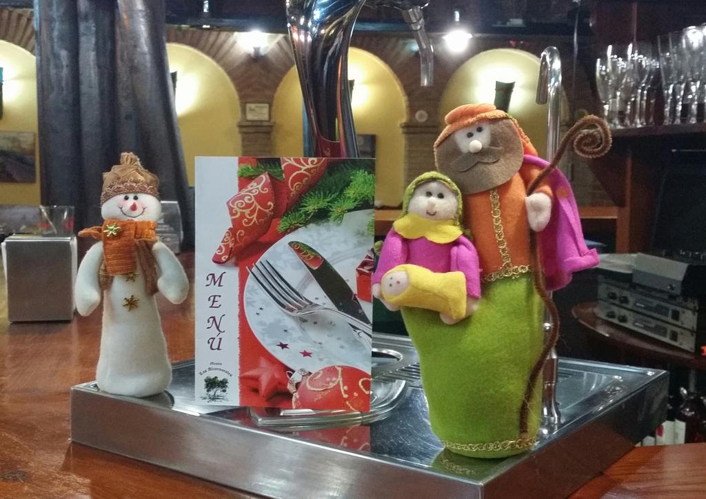 cafeteriamaria2's tweet photo. Meson los Alcornocales tiene a vuestra disposición menús para las comidas de amigos y de empresas.Felices Fiestas! http://t.co/KUYXbxKSBi