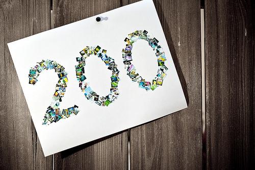 felicidades a <a href="/castu0/">Daniel Alcón</a> por ser el follower 200. Si le llevas esto a R. Rato, te lo cambia por acciones de Bankia 😝