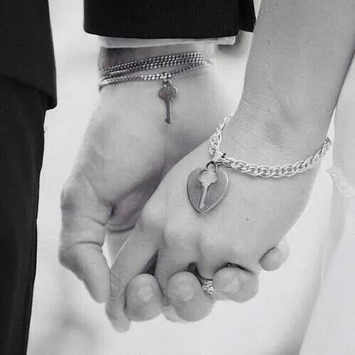 RaaniaLatif's tweet photo. Nothing in this world compares to the comfort and security of having someone just hold your hand..... http://t.co/6ykfGqdYgM