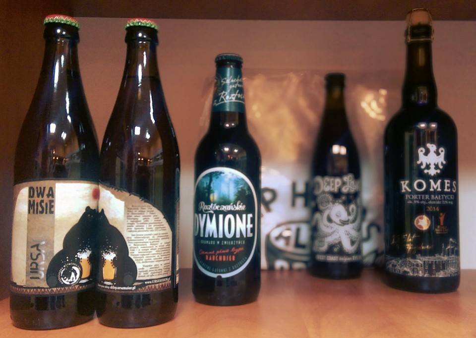 Cechpiwny's tweet photo. Dwa Misie i Roztoczańskie dymione, uzupełnienie Deep Love i Komesa 0,75, rabat 10 zł na koszulki! #beer #cechpiwny http://t.co/Dfd65HSfCY