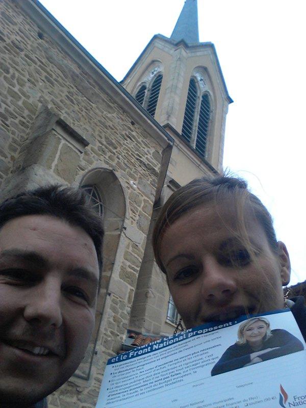 IsabelleSurply's tweet photo. Et c'est parti pour un porte à porte spécial départementales à #Fernay (42) ! Avec @NicoFzFN http://t.co/cbhfErRgfP