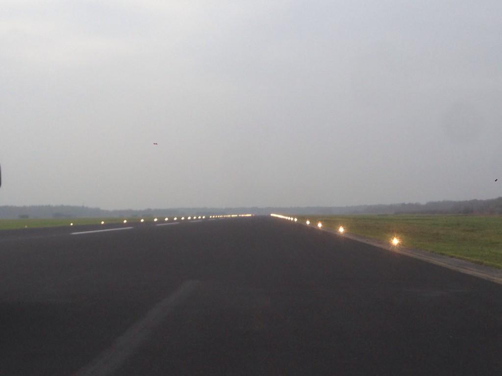 STODT's tweet image. RT @vanHijum: Bezoek met ondernemers, UT/kennispark en ministerie EZ aan Airport #Twente, kansen #TechnologyBase