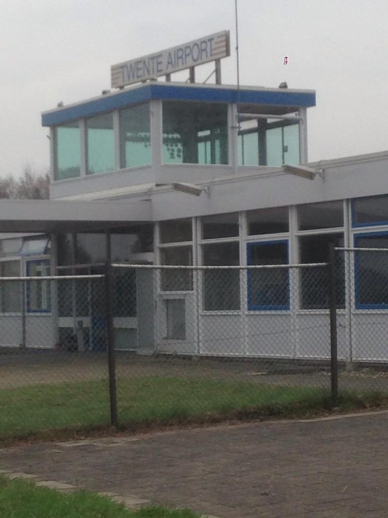 STODT's tweet image. RT @vanHijum: Bezoek met ondernemers, UT/kennispark en ministerie EZ aan Airport #Twente, kansen #TechnologyBase