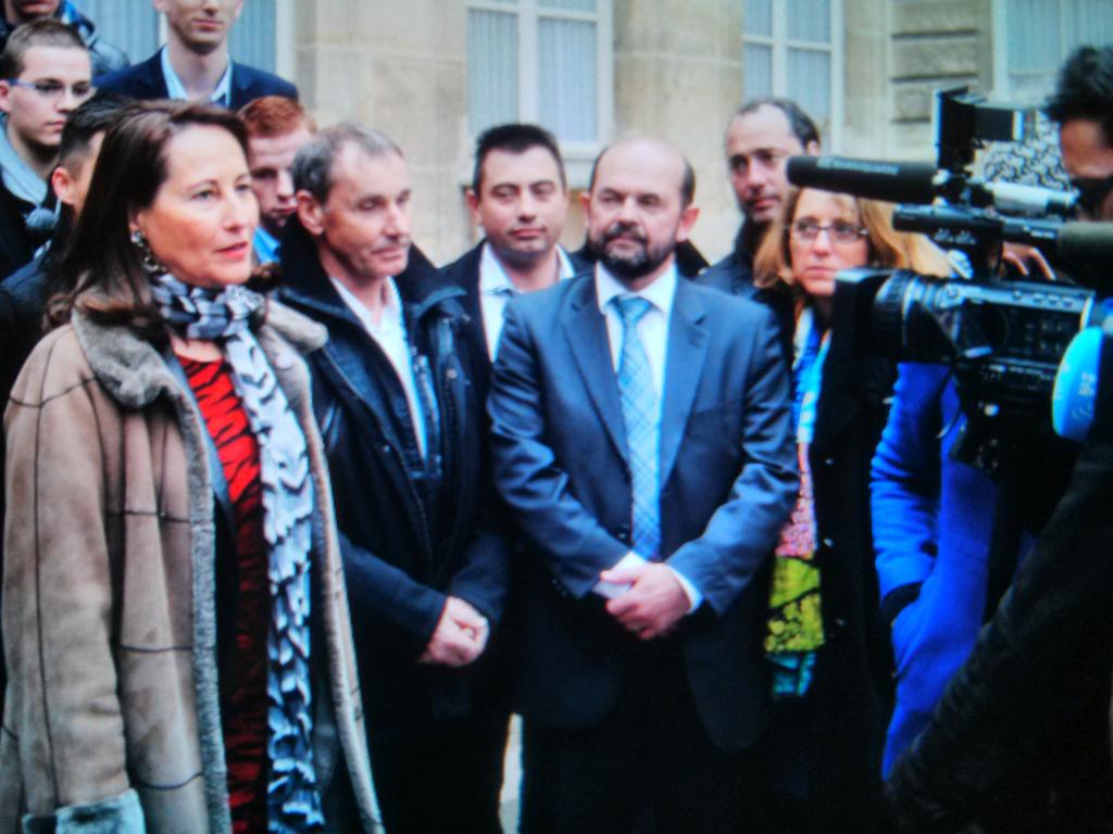 lajoliverie's tweet photo. Rencontre avec @RoyalSegolene et 45 étudiants de @lajoliverie et @PolytechNantes  #MicroJoule #PolyJoule #CityJoule http://t.co/dHYYQ3MaSg