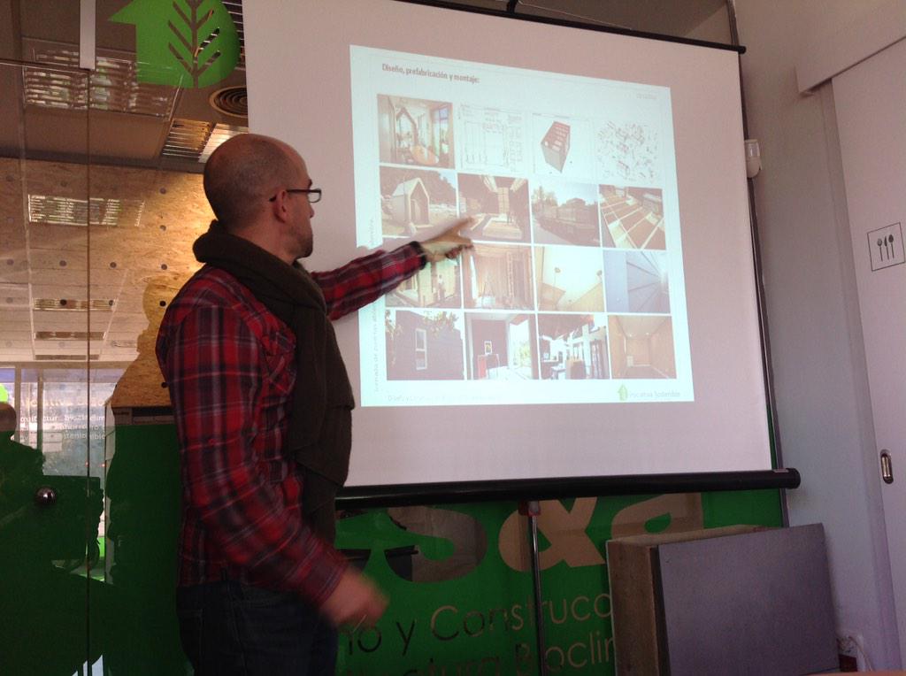 Iniciativasoste's tweet photo. #microcasas en jornada de puertas abierta con @Danielcorbi http://t.co/DlhxLfbgp1
