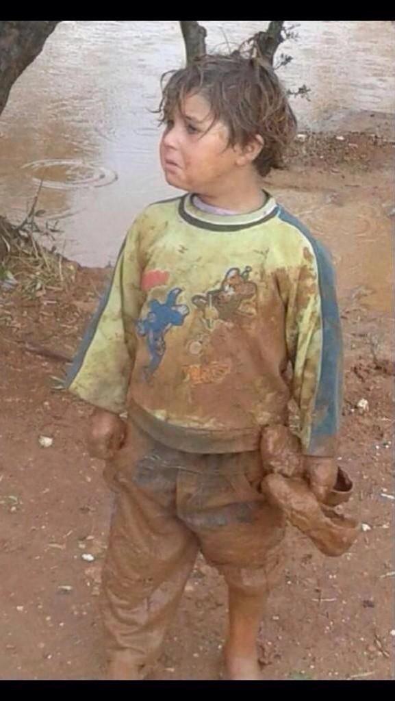 Dr_Ashmawi's tweet photo. أنالاأريدمظاهر الدنيا التي
تتفاخرون بها على الأقوامِ
أنالا أريد سوى لباسٍ ساترٍ
أحمي به جسدي الجريحَ الدّامي http://t.co/mFb8bLy6ll