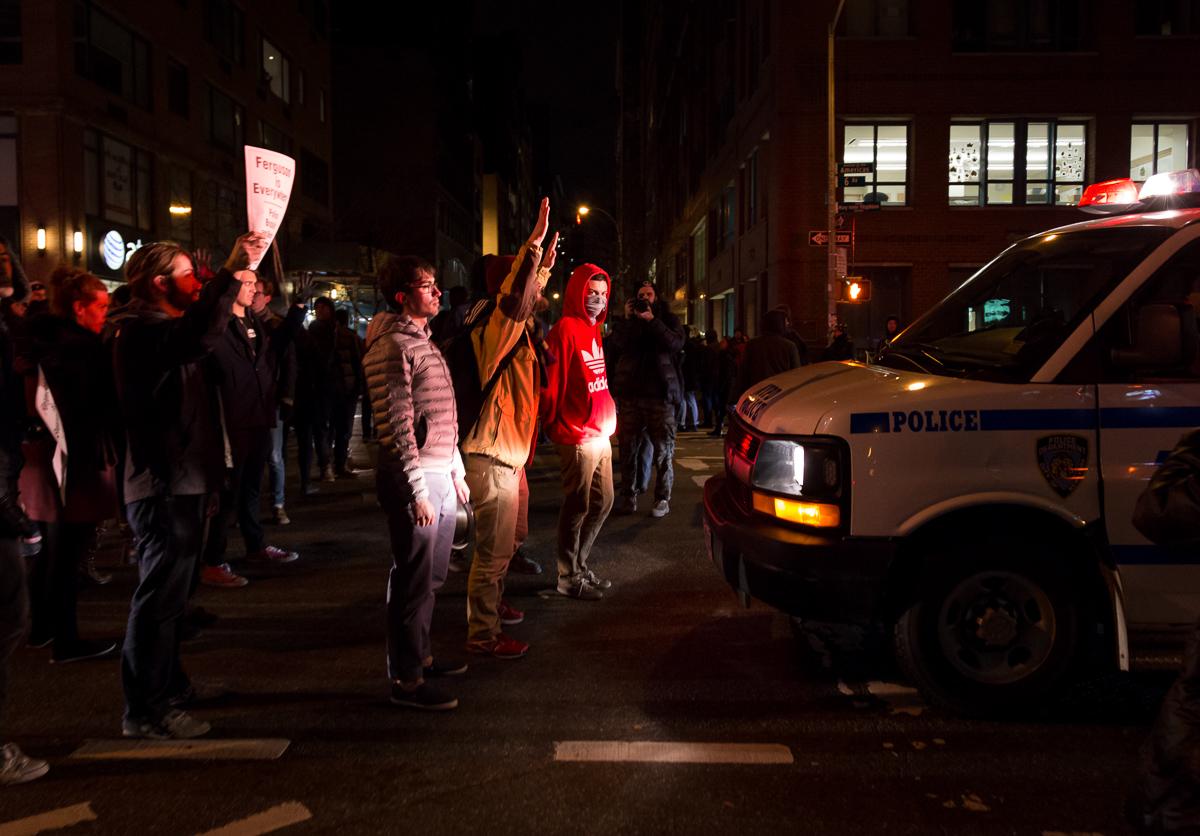 helloRyan's tweet photo. The protest today in NYC #ICantBreathe #EricGarner #BlackLivesMatter See more @ https://t.co/q0OLW9ZJkX http://t.co/5LaLmL5g6w