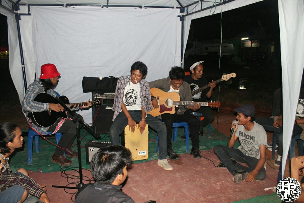 "@FNRproject_: <a href="/TPP_Garage/">Tujuh Puluh Percent</a> on stage "