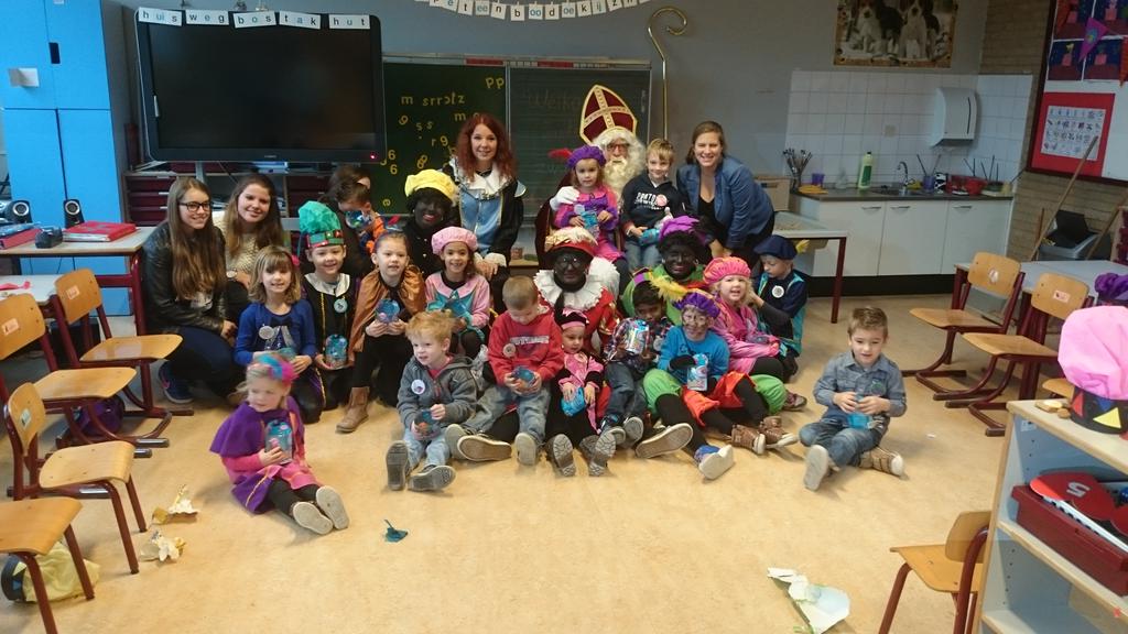 Sinterklaas is weer gearriveerd! Wij vieren feest.