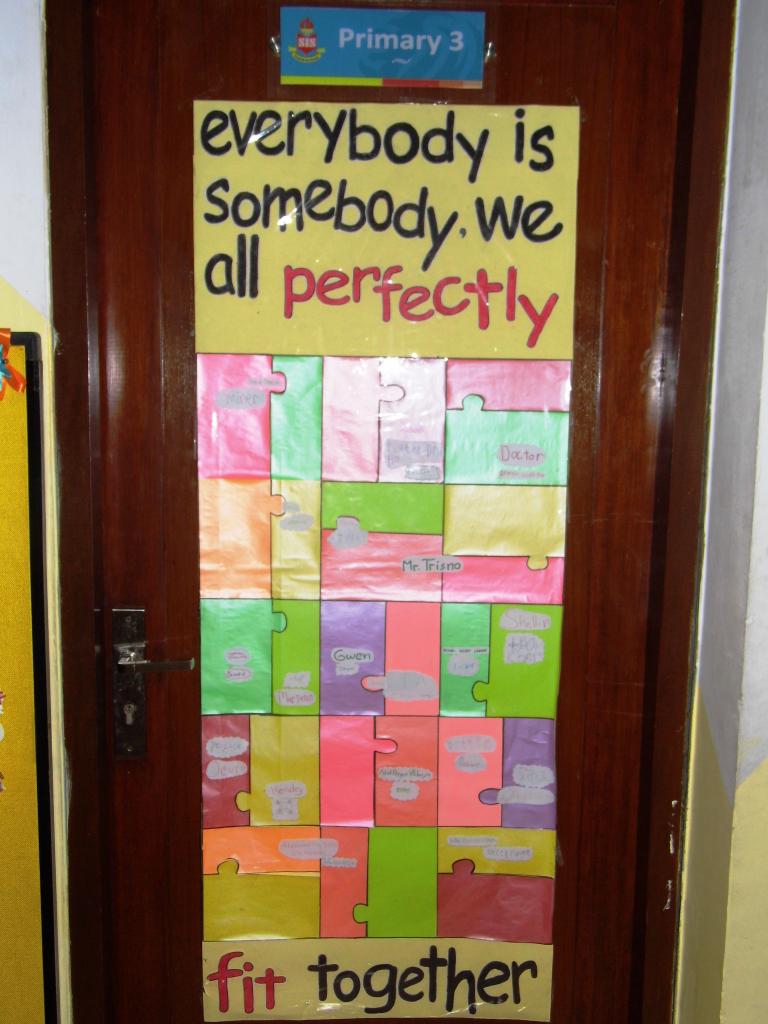 sis_plm's tweet photo. #primary #doors #decoration #cheerful #fun http://t.co/kAx0FAy9Gq