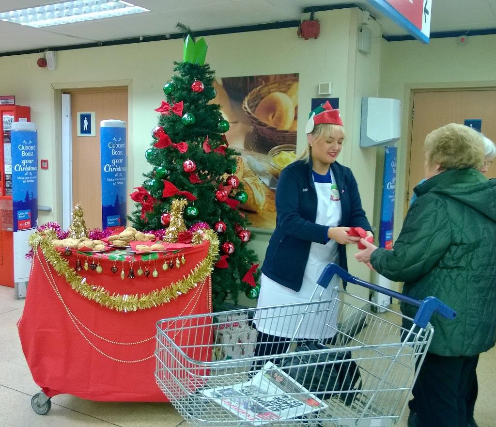 Get your free mince pie in store today! See our wonderful assistant Jade for yours! <a href="/TonyD_1/">Tony Davies</a>  #Xmas #Festive #Food