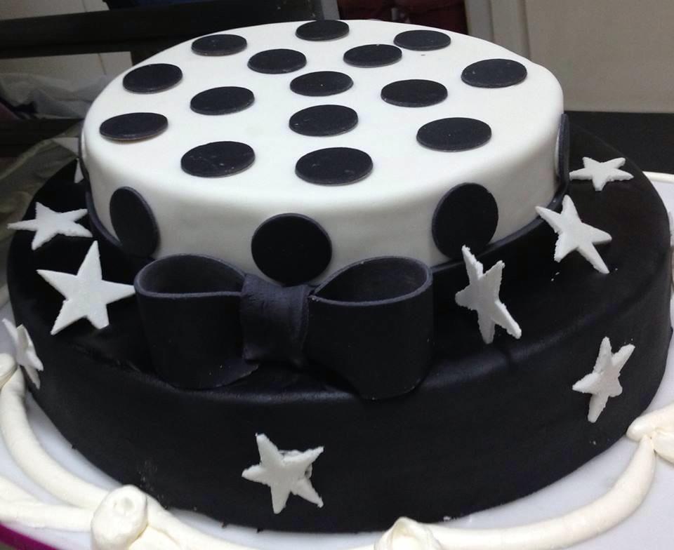ProOpre's tweet photo. Une go tu met dit,tu veut un gâteau à ton anniversaire,tu m'envoie photo de deux gâteau bizare http://t.co/NeWQJcFV3I