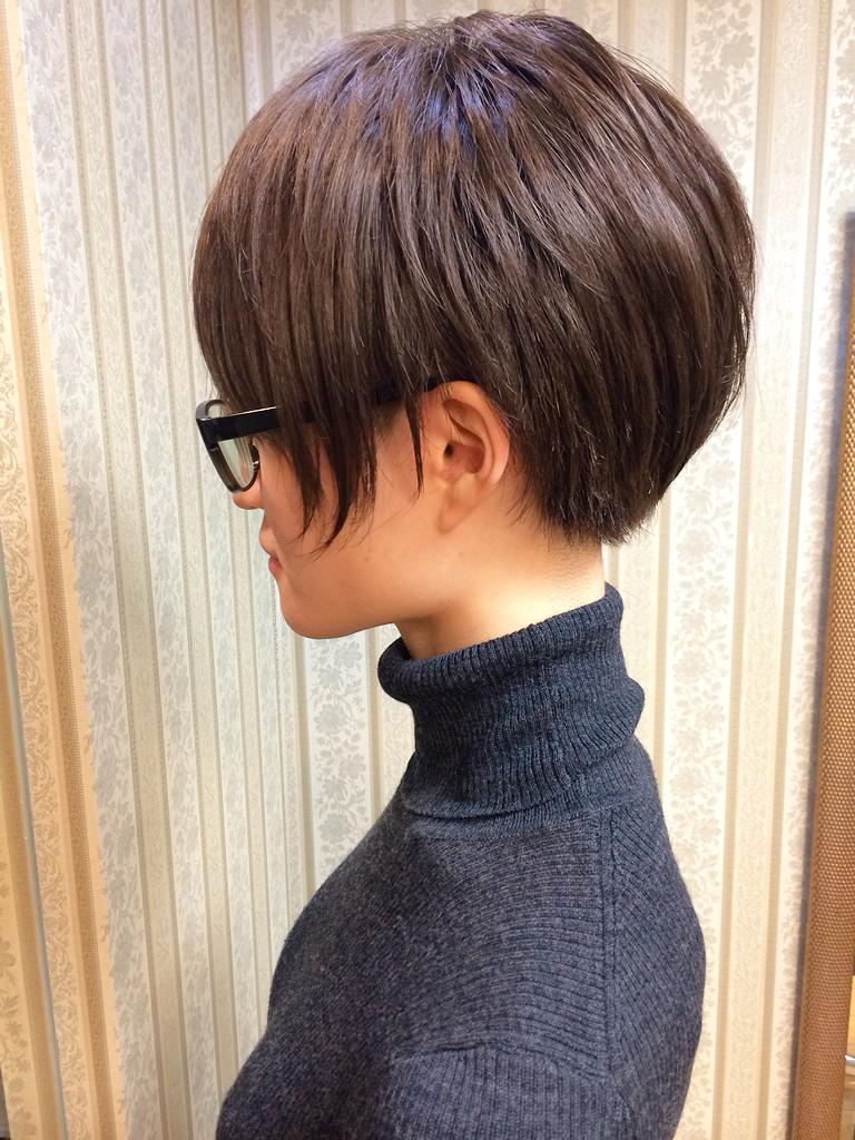 シャンテグラム Sur Twitter ヘアスタイル紹介 ブリーチなしのナチュラルアッシュブラウンカラーに 丸いシルエットでサイド2ブロックand襟足スッキリめショートカット サイドが浮きやすい時は便利な2ブロック ボリュームコントロールも楽チンです Http T