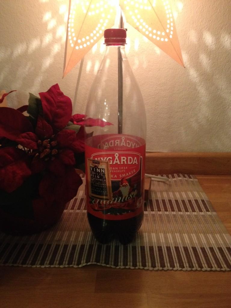 Rosenmat's tweet photo. M(y)ustig fredag! Julmust i matsalen!🎅🎅 http://t.co/v39POjxN94
