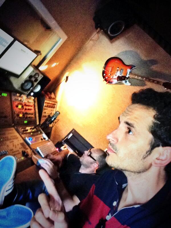 CrowOfficialCR's tweet photo. "@MarkoKatier: Mezclando ERES TU de @CrowOfficialCR  @CrowAdictaOffi para @fabiopmartin de @FodsRecords ! http://t.co/OjQP0opQ7y"