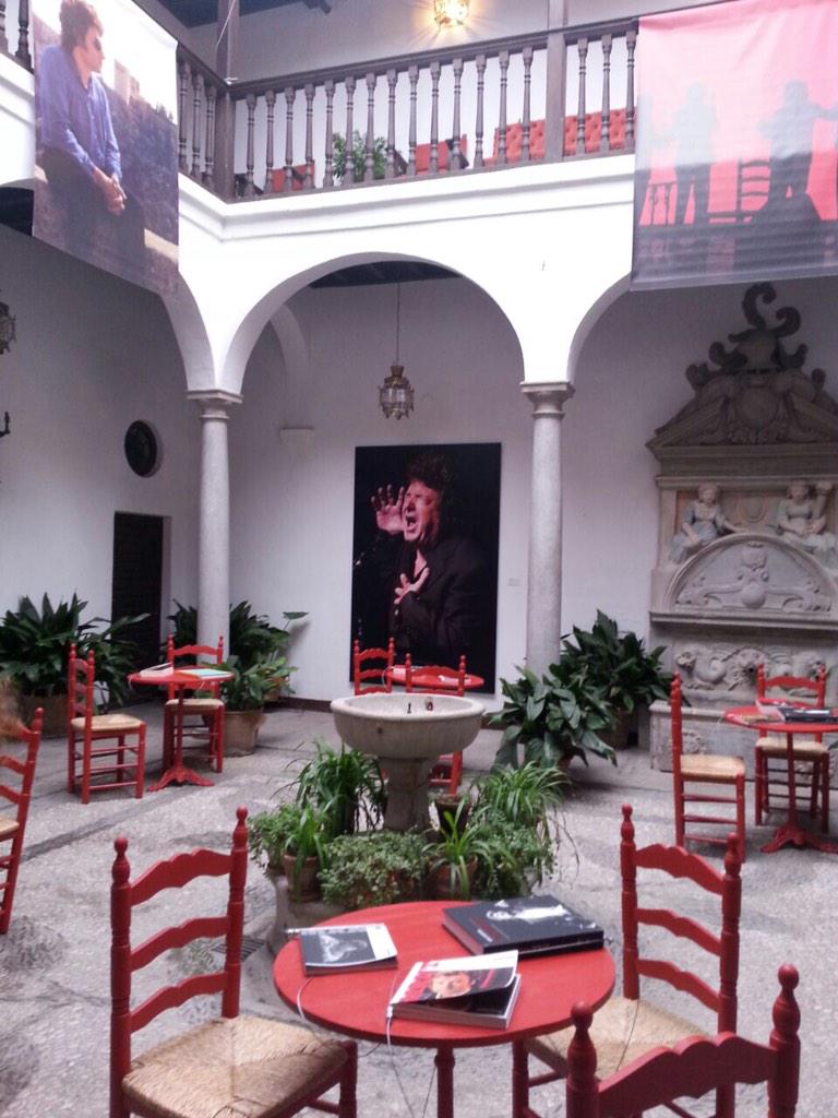 UniversoMorente's tweet photo. Bonito día para dar un paseo por el Centro de Documentación Musical d Andalucía dond encontraréis más d Univ.Morente http://t.co/MxE8KioJxH