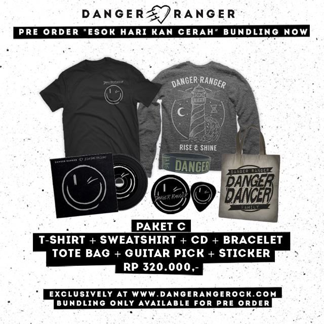 DRofficialmerch's tweet photo. Paket C 320rb (Kaos + Sweater + CD + Bracelet + Sticker + Guitar Pick + Tote Bag) order at http://t.co/qZakmpMORr http://t.co/RV5y2TvQaJ