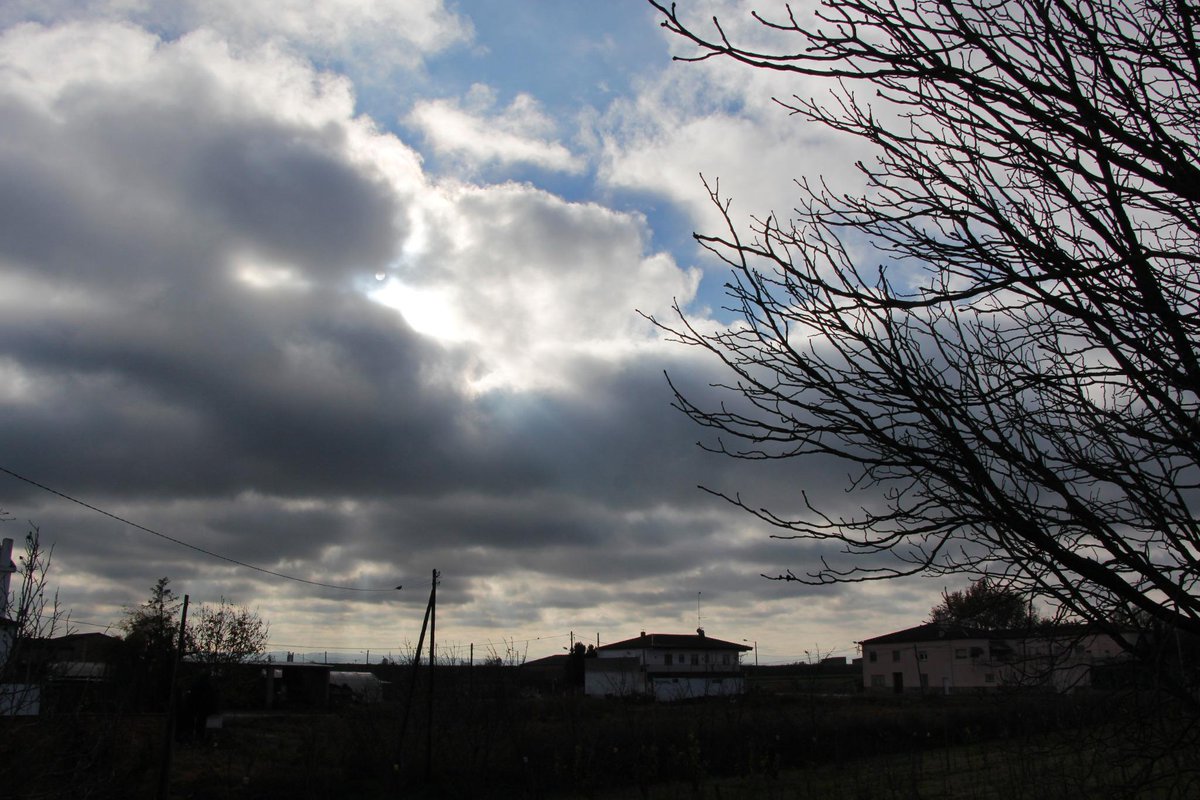 xcollgi's tweet photo. Mín.1ºC,boirina, sol i ara #núvols a ponent #324eltemps @ARAmeteo @AlfredRPico @espaiterra @SoniaPapell @eloicordomi http://t.co/h7VyDxuu10