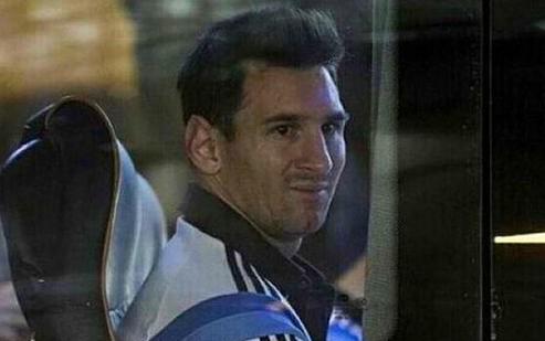 SundayChants's tweet photo. When the worst player in your team tries to tell you what to do... http://t.co/7OqIowjrs9