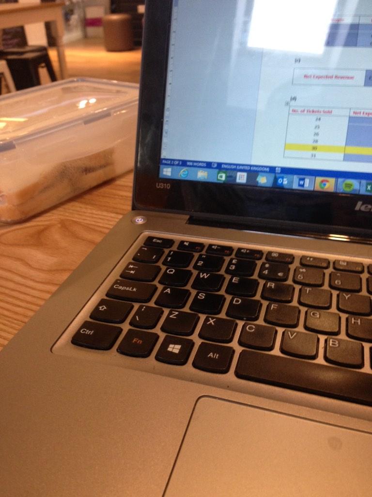 ConnorIanReilly's tweet image. Sausage sarnie is asking for it 👌