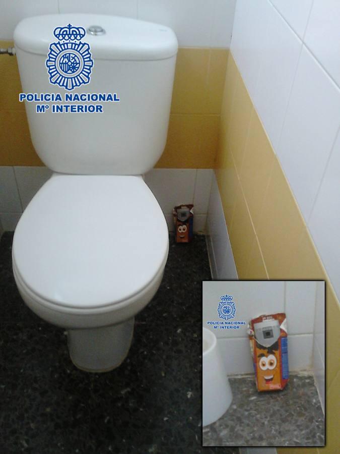 hoyextremadura's tweet photo. Detenido un alumno de 40 años de la UEx por poner una cámara en el aseo de mujeres http://t.co/03DtWcY9Hs http://t.co/pMPwefAAHt
