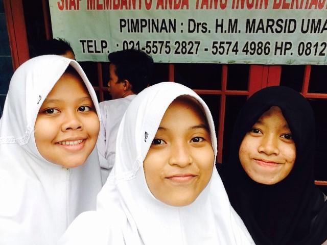 D_AM512's tweet photo. @GitaRmdhnt @mutiaransyah @rizkafadilla_ http://t.co/rDWRyLtnlA